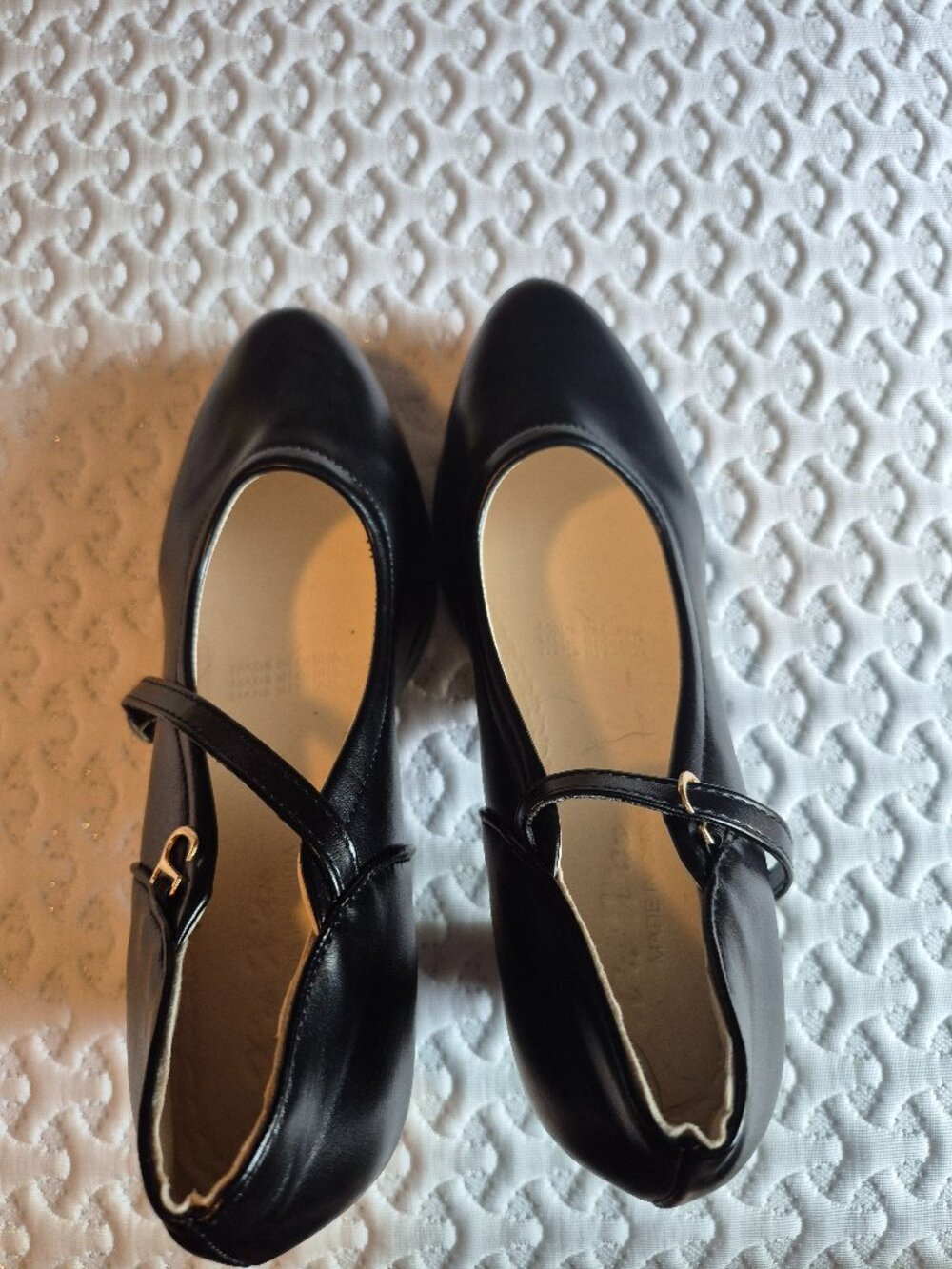 Black heels with strap